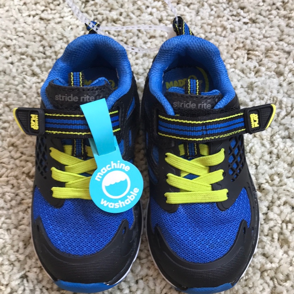Stride Rite M2P Breccen Size 5M NWT Black/Blue